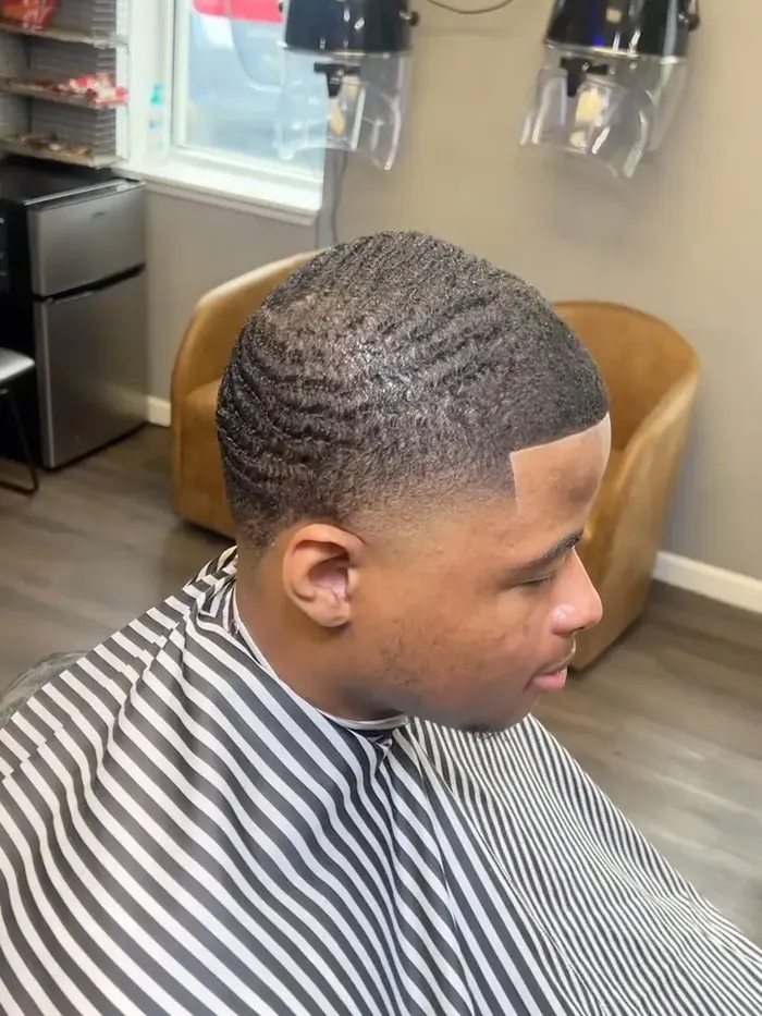 Connected wave texture on top finished with a taper and a clean line-up.